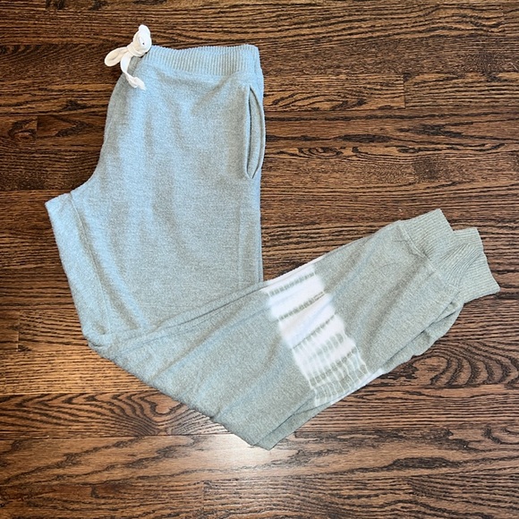 Theo & Spence Two Piece Tie Dye Jogger Set - Picture 7 of 11